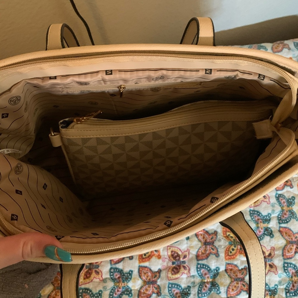 Purse - Picture 2 of 4